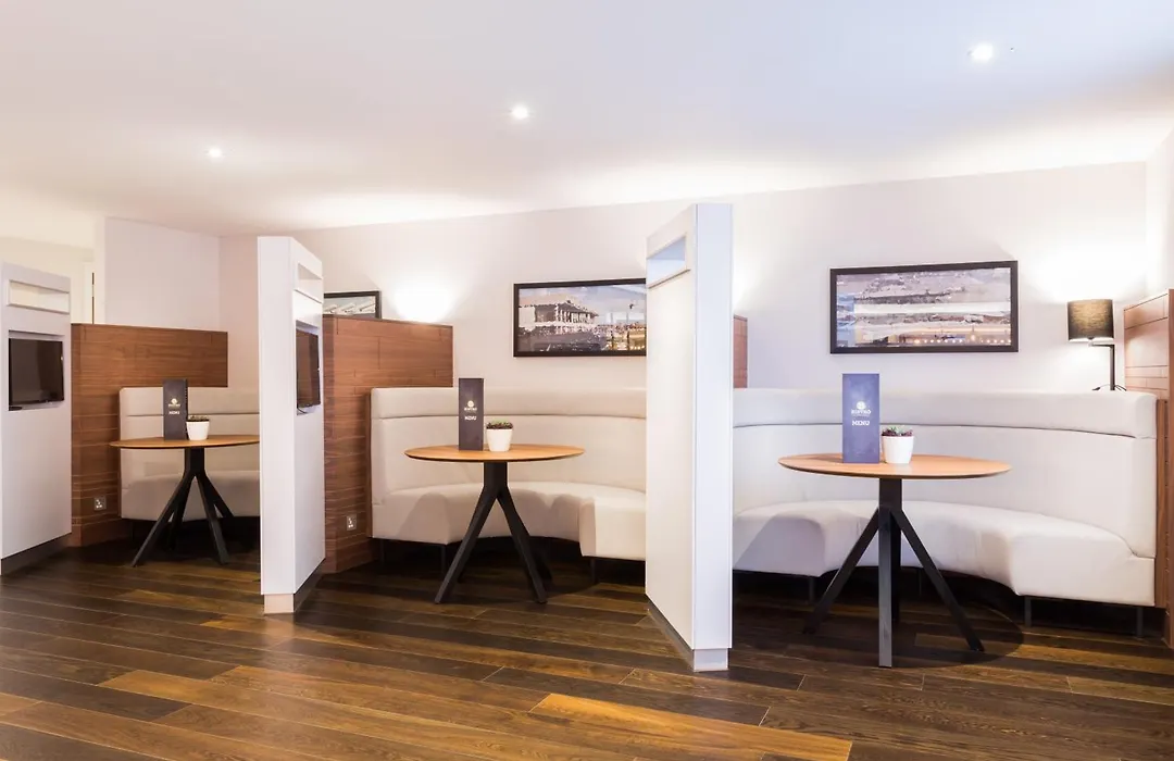 Courtyard By Marriott Glasgow Airport-1