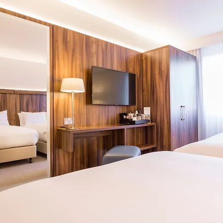 Courtyard By Marriott Glasgow Airport-3