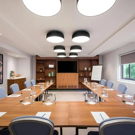 Courtyard By Marriott Glasgow Airport-2
