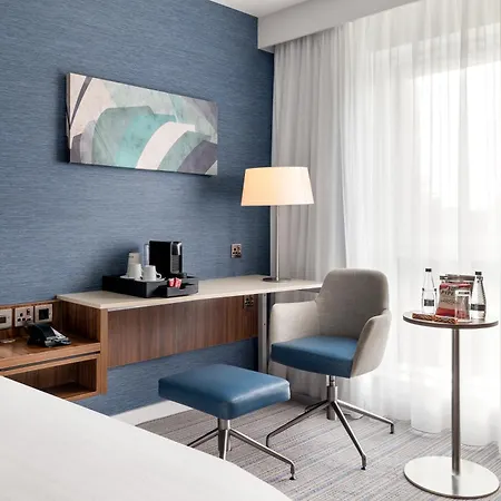 Courtyard By Marriott Glasgow Airport-3